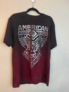 Men’s American Fighter The Buckle Ombre Black to Burgundy Graphic Tee XL